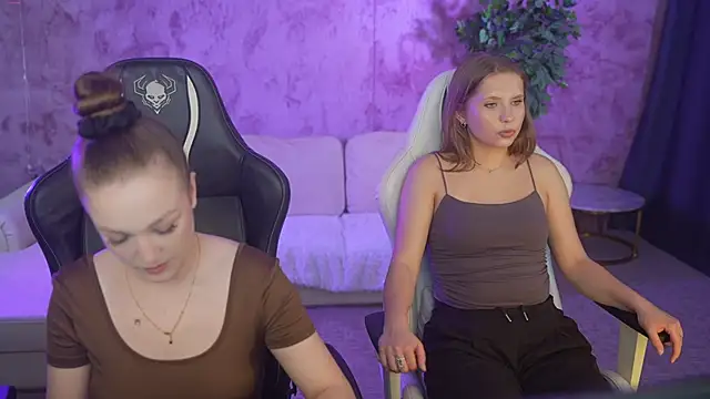 Snapshot of Ella_054 chatting on September 14, 2025, 10:37 am Ella 054 online show from September 14, 2025, 10:37 am