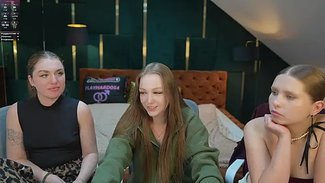 Snapshot of Ella_054 chatting on September 24, 2025, 2:34 pm Ella 054 online show from September 24, 2025, 2:34 pm