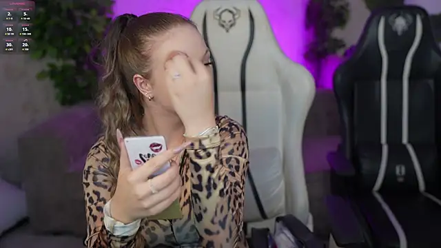 Snapshot of Ella_054 chatting on September 29, 2025, 2:23 pm Ella 054 online show from September 29, 2025, 2:23 pm