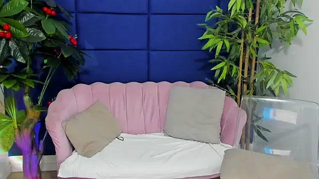 Snapshot of KamaFeels chatting on December 3, 2025, 4:46 am KamaFeels online show from December 3, 2025, 4:46 am