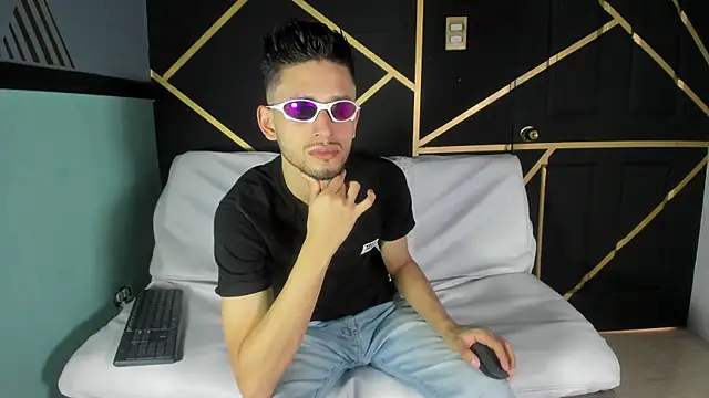 logan rogers  online show from October 20, 2025, 4:18 pm