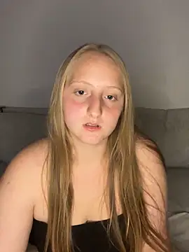 Snapshot of young_hailey chatting on September 10, 2025, 7:24 pm young hailey online show from September 10, 2025, 7:24 pm