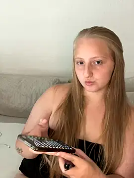 Snapshot of young_hailey chatting on September 29, 2025, 7:26 am young hailey online show from September 29, 2025, 7:26 am