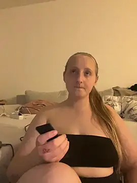 Snapshot of young_hailey chatting on November 2, 2025, 6:46 pm young hailey online show from November 2, 2025, 6:46 pm