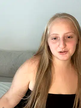 Snapshot of young_hailey chatting on October 2, 2025, 8:07 am young hailey online show from October 2, 2025, 8:07 am