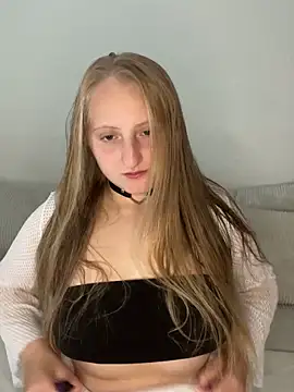 Snapshot of young_hailey chatting on October 1, 2025, 7:35 am young hailey online show from October 1, 2025, 7:35 am