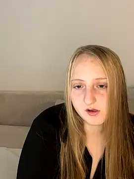 Snapshot of young_hailey chatting on November 5, 2025, 8:17 am young hailey online show from November 5, 2025, 8:17 am