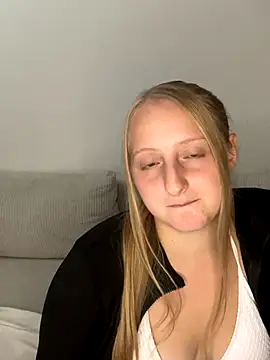 Snapshot of young_hailey chatting on September 12, 2025, 7:52 am young hailey online show from September 12, 2025, 7:52 am