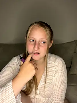 Snapshot of young_hailey chatting on September 19, 2025, 1:31 am young hailey online show from September 19, 2025, 1:31 am