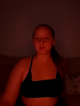 Snapshot of young_hailey chatting on November 10, 2025, 6:35 pm young hailey online show from November 10, 2025, 6:35 pm