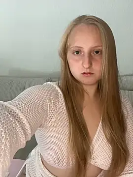 Snapshot of young_hailey chatting on September 25, 2025, 7:58 am young hailey online show from September 25, 2025, 7:58 am