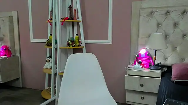 Snapshot of yiyisandoval chatting on December 4, 2025, 7:46 pm yiyisandoval online show from December 4, 2025, 7:46 pm