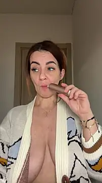 Snapshot of Roxanne_Skye chatting on November 20, 2025, 1:23 pm Roxanne Skye online show from November 20, 2025, 1:23 pm