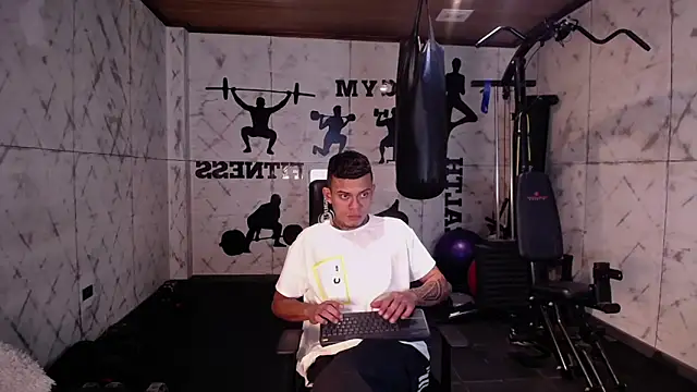 Snapshot of MrJustin_ chatting on November 24, 2025, 7:58 pm MrJustin online show from November 24, 2025, 7:58 pm