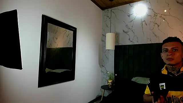 Snapshot of MrJustin_ chatting on November 14, 2025, 8:23 pm MrJustin online show from November 14, 2025, 8:23 pm