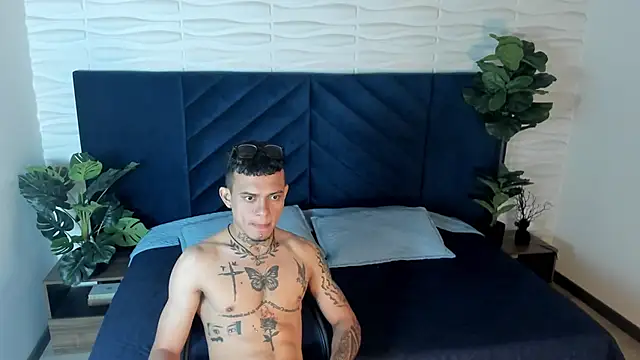 Snapshot of MrJustin_ chatting on November 28, 2025, 7:47 pm MrJustin online show from November 28, 2025, 7:47 pm