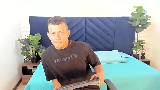 Snapshot of MrJustin_ chatting on November 10, 2025, 10:04 pm MrJustin online show from November 10, 2025, 10:04 pm