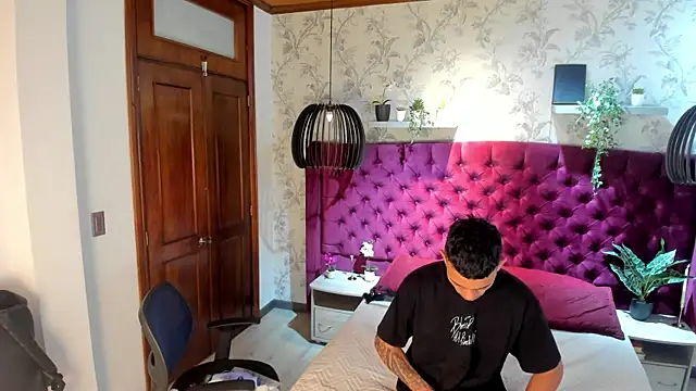 Snapshot of MrJustin_ chatting on December 4, 2025, 8:30 pm MrJustin online show from December 4, 2025, 8:30 pm