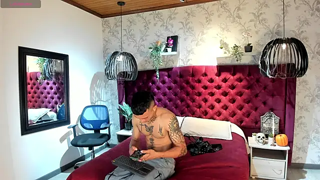 Snapshot of MrJustin_ chatting on November 2, 2025, 8:03 pm MrJustin online show from November 2, 2025, 8:03 pm