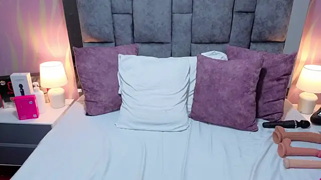 SamanthaPaImer online show from December 1, 2025, 4:46 am