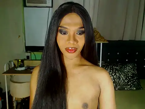 GoldenCumTYRA online show from May 6, 2026, 4:33 pm