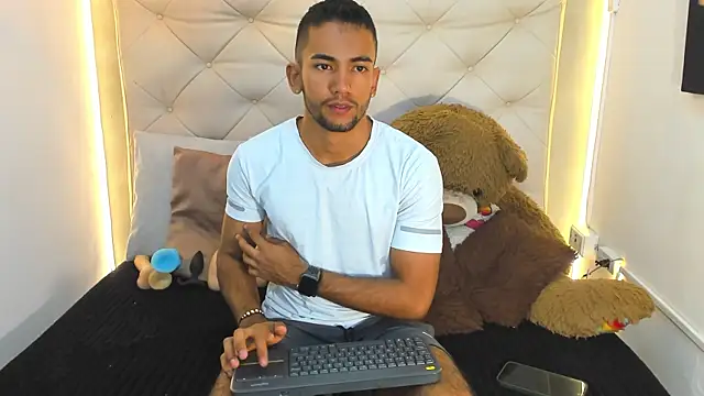 MaicolParker  online show from April 16, 2026, 1:45 pm