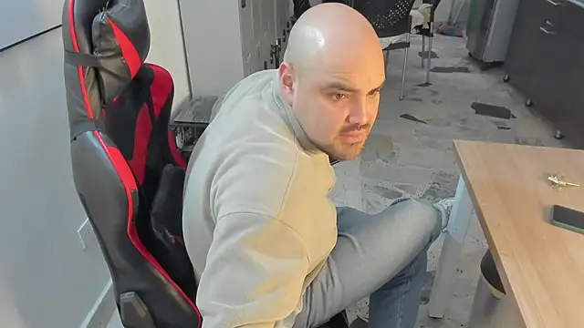 Snapshot of ElianCrow chatting on November 28, 2025, 9:48 pm ElianCrow online show from November 28, 2025, 9:48 pm