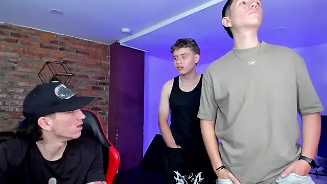 Snapshot of Handsomeboyss19 chatting on March 4, 2026, 10:50 pm Handsomeboyss19 online show from March 4, 2026, 10:50 pm