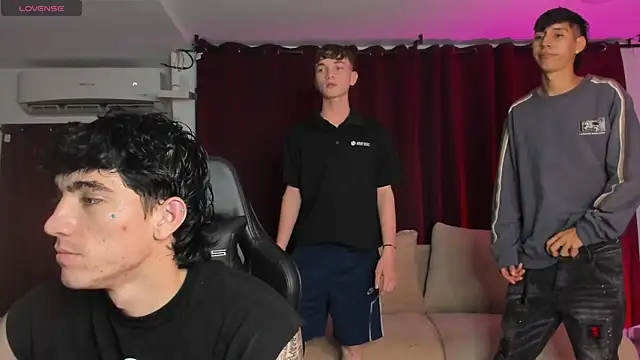 Snapshot of Handsomeboyss19 chatting on September 30, 2025, 11:44 pm Handsomeboyss19 online show from September 30, 2025, 11:44 pm