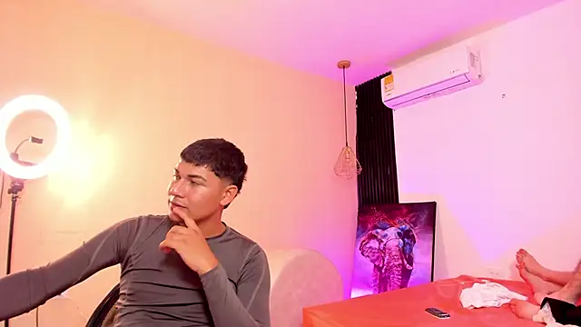 Snapshot of Handsomeboyss19 chatting on February 3, 2026, 6:40 am Handsomeboyss19 online show from February 3, 2026, 6:40 am