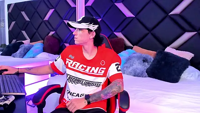 Snapshot of Handsomeboyss19 chatting on October 18, 2025, 2:35 am Handsomeboyss19 online show from October 18, 2025, 2:35 am