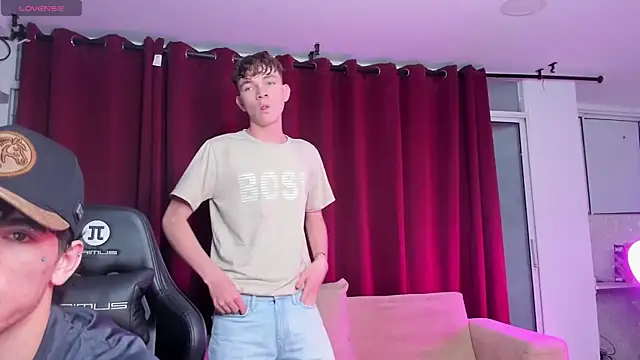 Snapshot of Handsomeboyss19 chatting on October 4, 2025, 12:34 am Handsomeboyss19 online show from October 4, 2025, 12:34 am