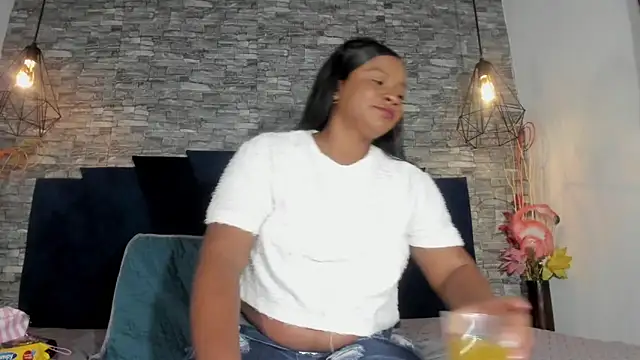 Snapshot of Emily_Brown18 chatting on December 21, 2025, 4:25 am Emily Brown18 online show from December 21, 2025, 4:25 am