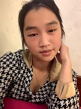 Snapshot of -Lie-06 chatting on October 3, 2025, 1:12 pm -Lie-06 online show from October 3, 2025, 1:12 pm