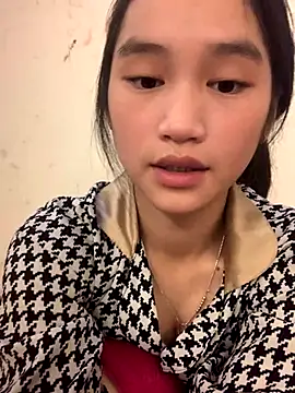 Snapshot of -Lie-06 chatting on October 1, 2025, 1:59 pm -Lie-06 online show from October 1, 2025, 1:59 pm