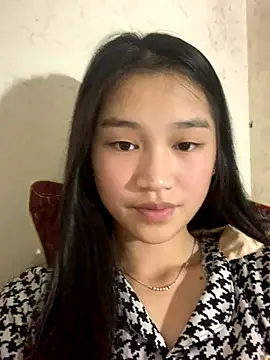 Snapshot of -Lie-06 chatting on November 8, 2025, 10:30 am -Lie-06 online show from November 8, 2025, 10:30 am