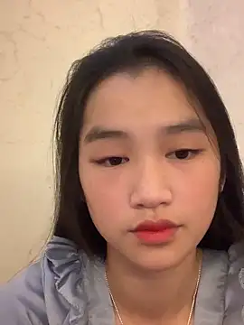 Snapshot of -Lie-06 chatting on October 5, 2025, 10:28 am -Lie-06 online show from October 5, 2025, 10:28 am