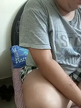 Snapshot of payal_261072_ chatting on October 14, 2025, 11:04 pm payal 261072 online show from October 14, 2025, 11:04 pm