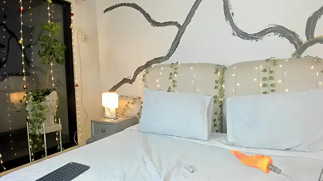 Snapshot of SarahCastro1_ chatting on November 21, 2025, 5:28 am SarahCastro1 online show from November 21, 2025, 5:28 am