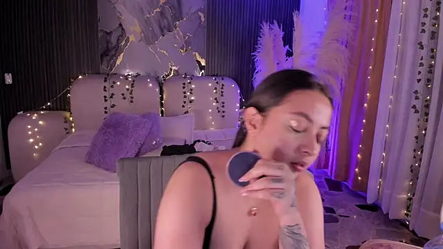 SarahCastro1  online show from March 28, 2026, 4:35 am