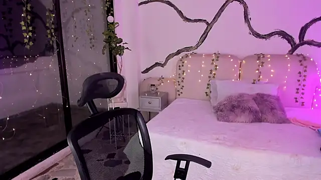 Snapshot of SarahCastro1_ chatting on November 13, 2025, 4:38 am SarahCastro1 online show from November 13, 2025, 4:38 am