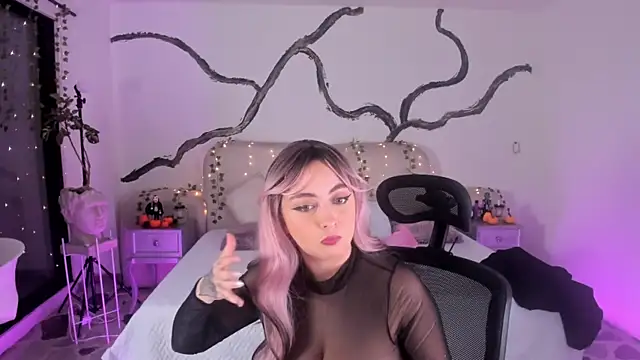 Snapshot of SarahCastro1_ chatting on October 23, 2025, 5:06 am SarahCastro1 online show from October 23, 2025, 5:06 am