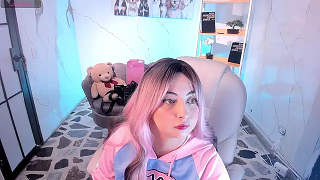 Snapshot of SarahCastro1_ chatting on October 22, 2025, 4:45 am SarahCastro1 online show from October 22, 2025, 4:45 am