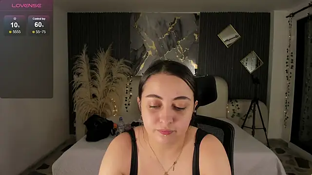 SarahCastro1  online show from January 14, 2026, 2:15 am