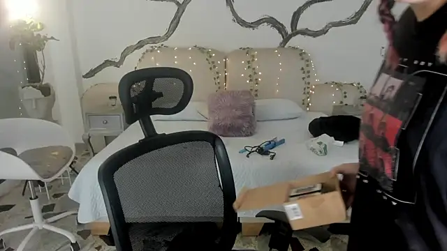 Snapshot of SarahCastro1_ chatting on November 7, 2025, 4:06 am SarahCastro1 online show from November 7, 2025, 4:06 am