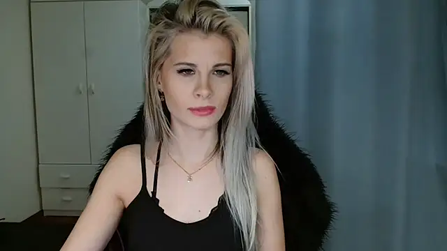 KristineGlow online show from February 17, 2026, 3:20 pm