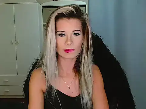 KristineGlow online show from November 28, 2025, 7:19 am