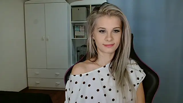 KristineGlow online show from March 27, 2026, 7:17 am