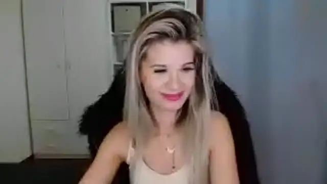 KristineGlow online show from November 5, 2025, 7:17 pm