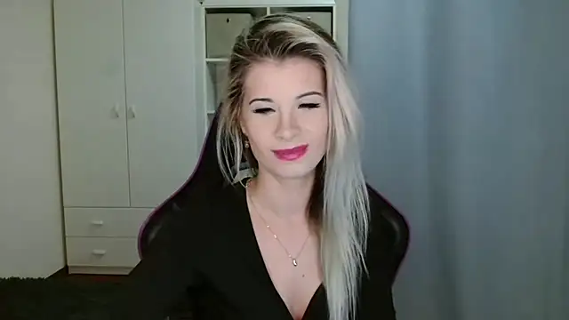 KristineGlow online show from December 3, 2025, 7:30 am